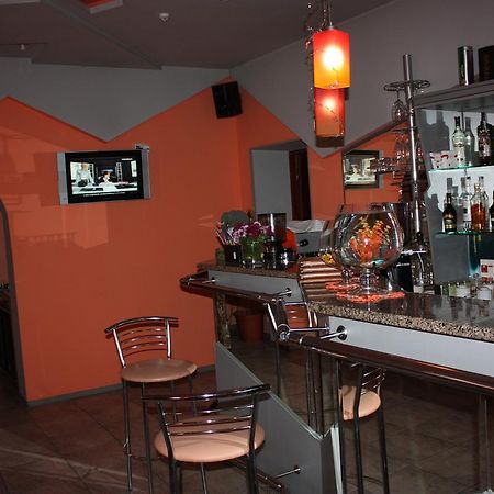 Hotel Gostynnyi Dvir Bucha Ngoại thất bức ảnh