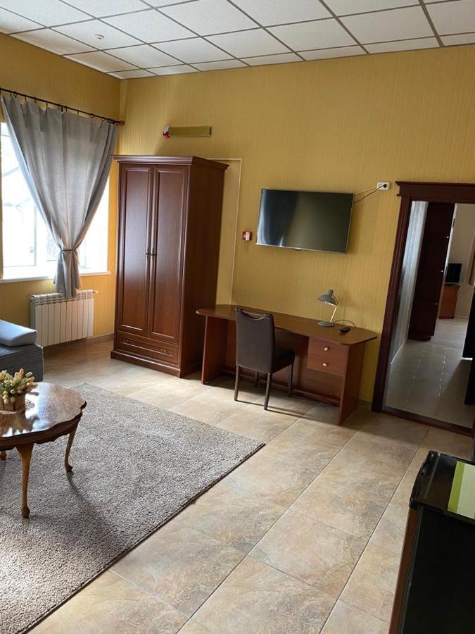 Hotel Gostynnyi Dvir Bucha Ngoại thất bức ảnh