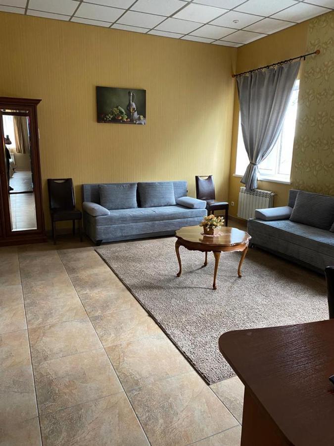 Hotel Gostynnyi Dvir Bucha Ngoại thất bức ảnh