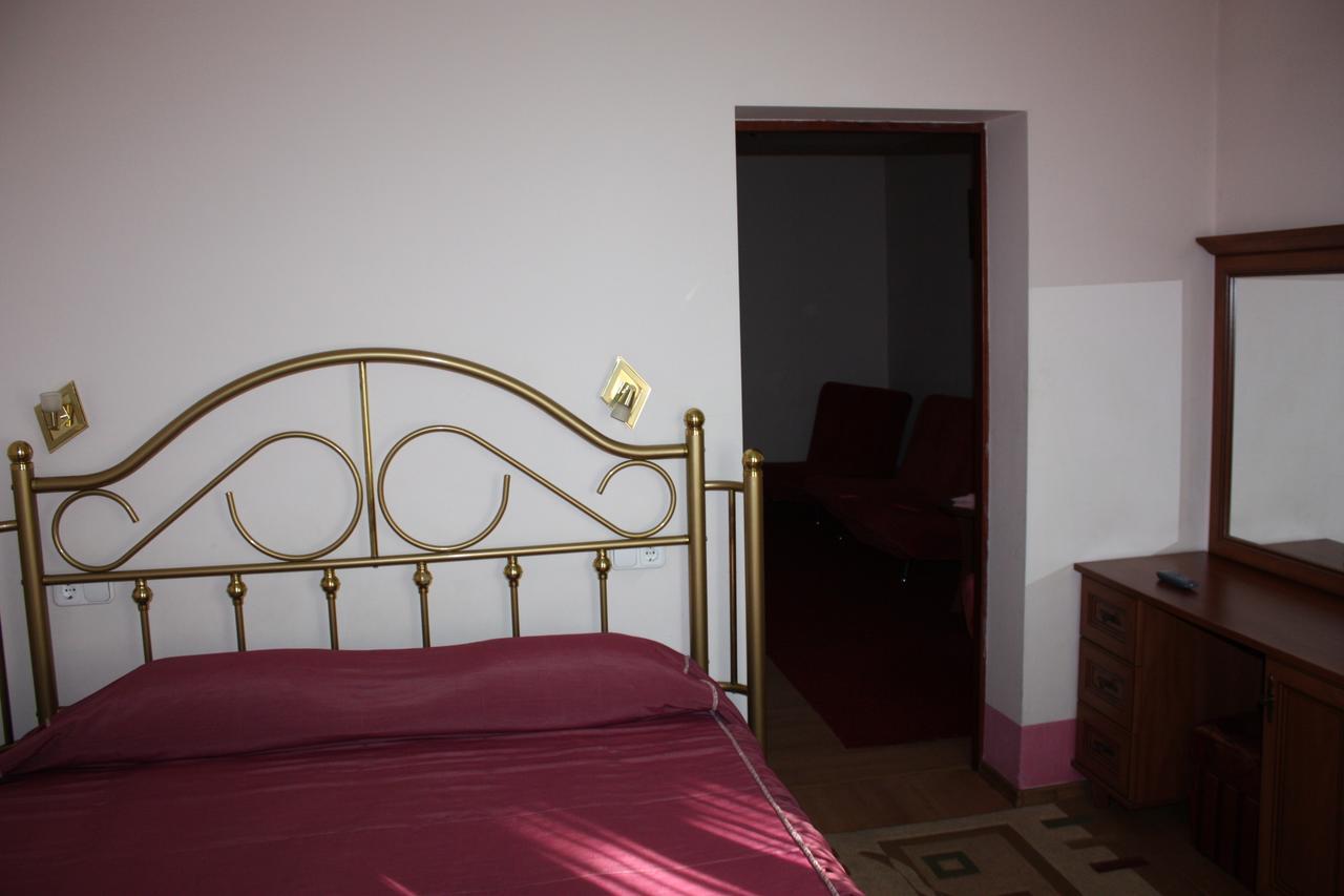 Hotel Gostynnyi Dvir Bucha Phòng bức ảnh