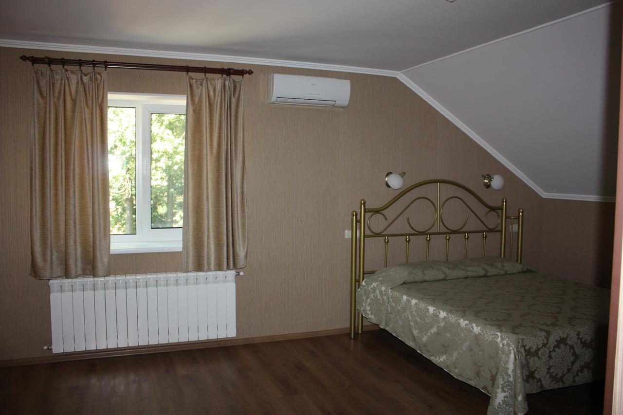 Hotel Gostynnyi Dvir Bucha Ngoại thất bức ảnh