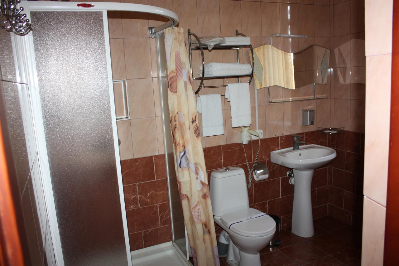 Hotel Gostynnyi Dvir Bucha Phòng bức ảnh